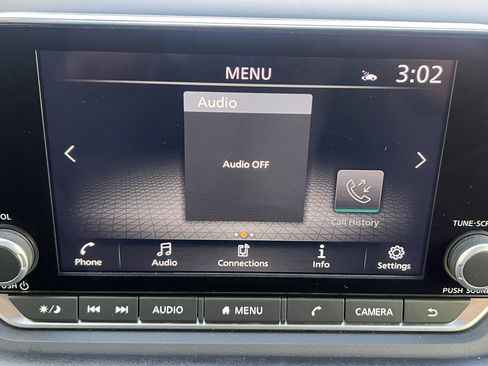Used 2025 Nissan Rogue SV AWD/4WD image 11