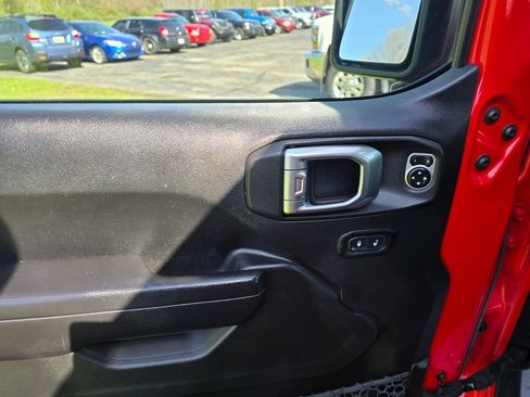 Used 2018 Jeep Wrangler Unlimited Sport S AWD/4WD image 12