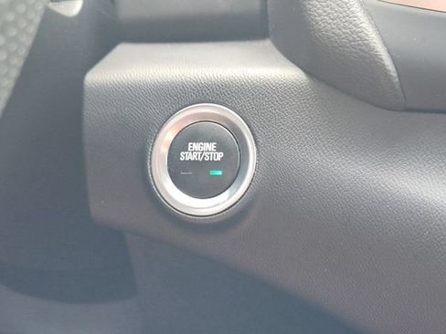 Used 2023 GMC Terrain SLE w/ Driver Convenience Package FWD image 8