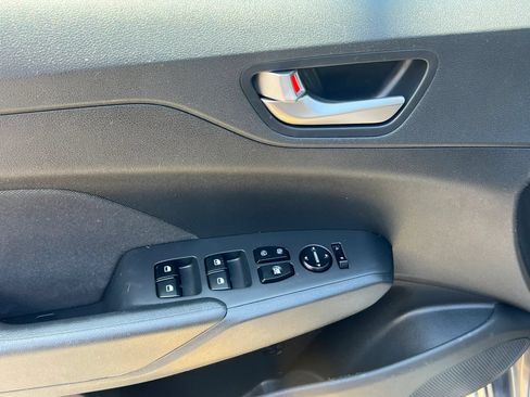 Used 2019 Hyundai Accent SE FWD image 9