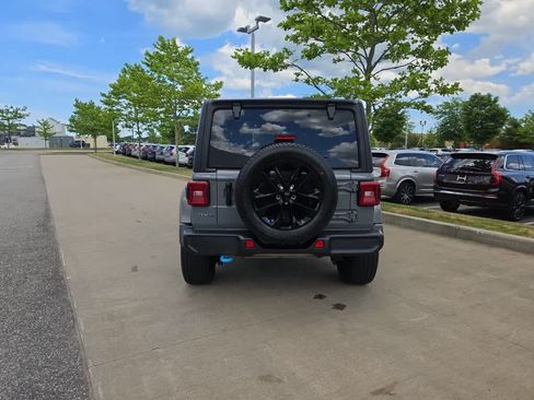 Used 2023 Jeep Wrangler Unlimited Sahara AWD/4WD image 5