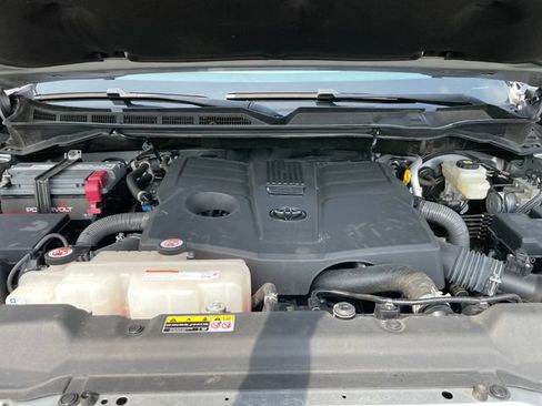 Used 2022 Toyota Tundra SR5 w/ SR5 Convenience Package AWD/4WD image 31