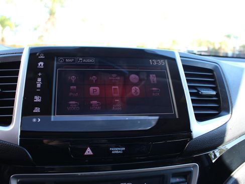 Used 2017 Honda Pilot Touring image 21