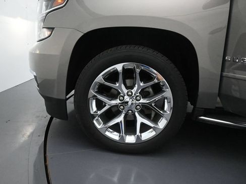Used 2019 Chevrolet Suburban Premier AWD/4WD image 8