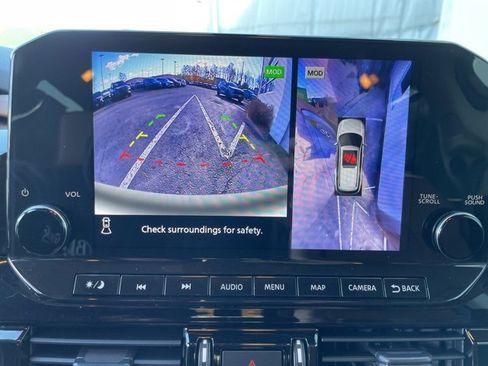 Used 2023 Nissan Pathfinder Platinum image 17