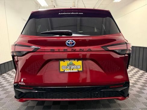 Used 2022 Toyota Sienna XLE FWD image 4