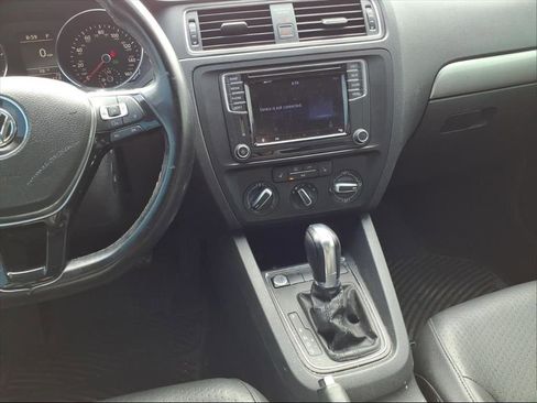 Used 2017 Volkswagen Jetta SE image 19