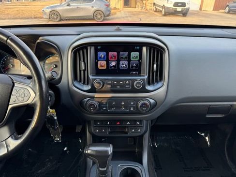 Used 2017 Chevrolet Colorado Z71 image 2