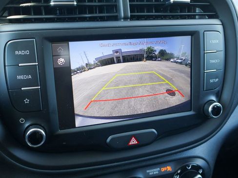 Used 2025 Kia Soul LX w/ LX Technology Package image 4