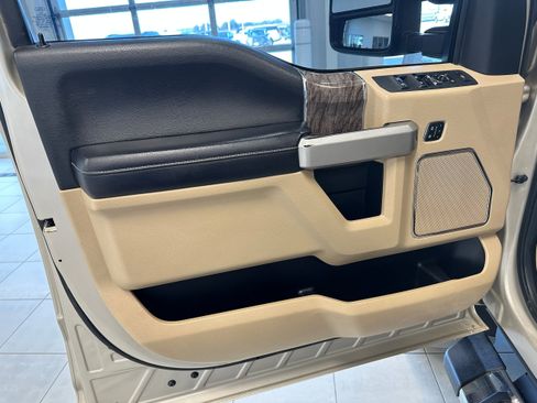 Used 2017 Ford F250 Lariat w/ Chrome Package image 12