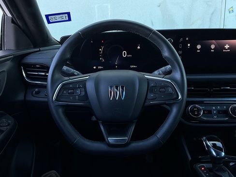 Used 2025 Buick Envista Sport Touring image 32