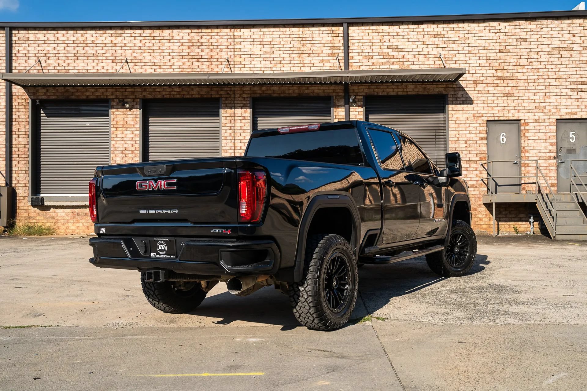 Used 2021 GMC Sierra 2500 AT4 AWD/4WD image 3
