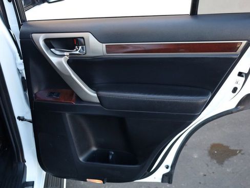 Used 2014 Lexus GX 460 w/ Premium Package image 21
