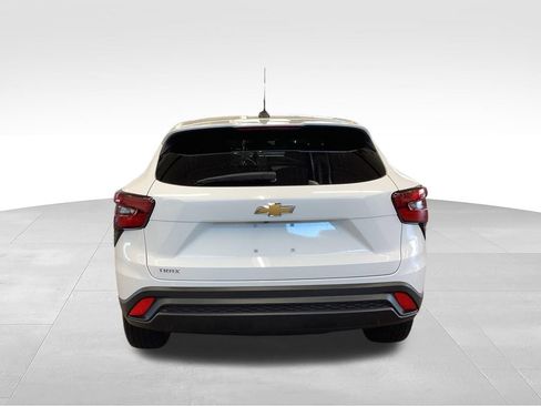 Used 2024 Chevrolet Trax LS w/ LS Convenience Package FWD image 28