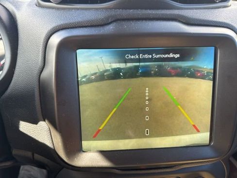 Used 2023 Jeep Renegade Latitude image 12