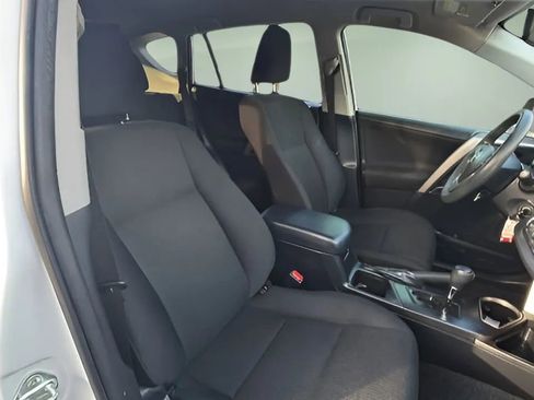 Used 2018 Toyota RAV4 LE image 13