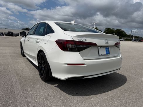 Used 2025 Honda Civic Sport image 3