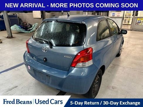 Used 2010 Toyota Yaris 2-Door Hatchback image 7