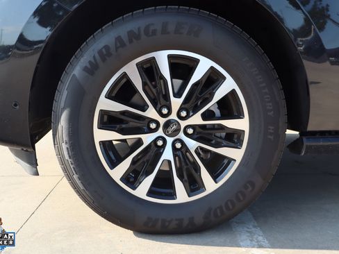 Used 2025 Ford Expedition Max Platinum AWD/4WD image 10