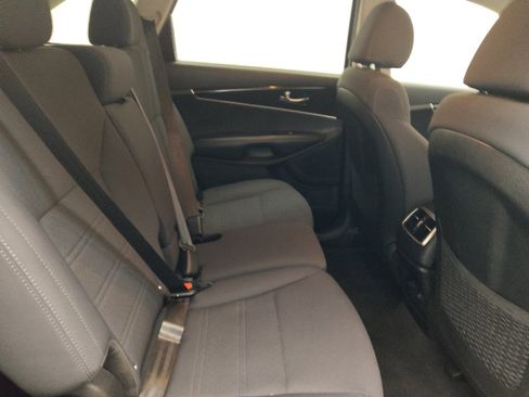 Used 2019 Kia Sorento AWD image 19