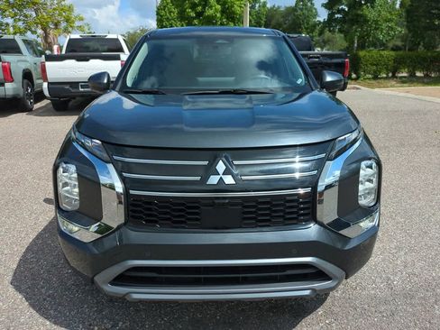 Used 2025 Mitsubishi Outlander SE FWD image 9