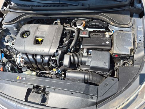Used 2020 Hyundai Elantra SE w/ Winter Weather Package FWD image 32