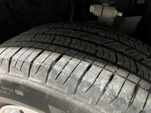 Used 2024 Jeep Grand Cherokee L Laredo RWD image 41