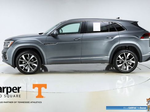 Used 2025 Volkswagen Atlas Cross Sport SEL Premium R-Line image 2