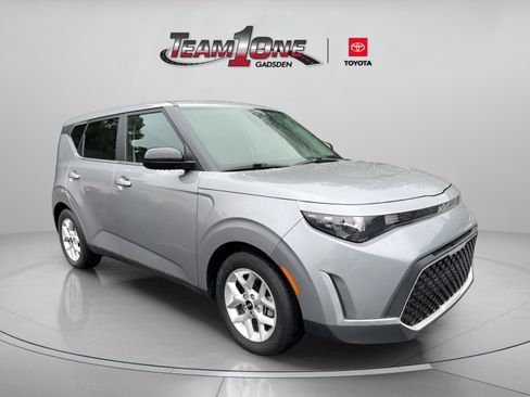 Used 2023 Kia Soul S FWD image 1