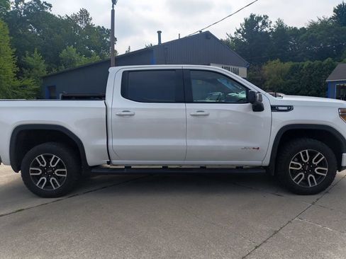 Used 2021 GMC Sierra 1500 AT4 w/ AT4 Value Package AWD/4WD image 3