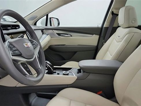 Certified 2025 Cadillac XT5 Premium Luxury w/ LPO, Floor Liner Package image 12