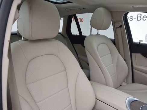 Used 2022 Mercedes-Benz GLC 300 image 17