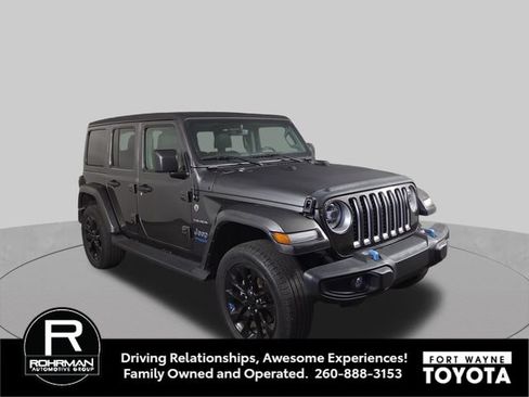 Used 2022 Jeep Wrangler Unlimited Sahara w/ Cold Weather Group AWD/4WD image 5