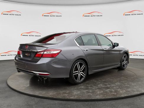 Used 2017 Honda Accord Sport image 10