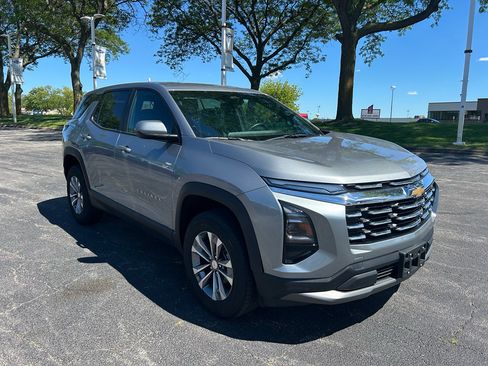 Used 2026 Chevrolet Equinox LT FWD image 3