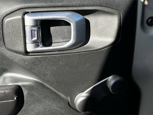 Used 2020 Jeep Gladiator Sport image 21