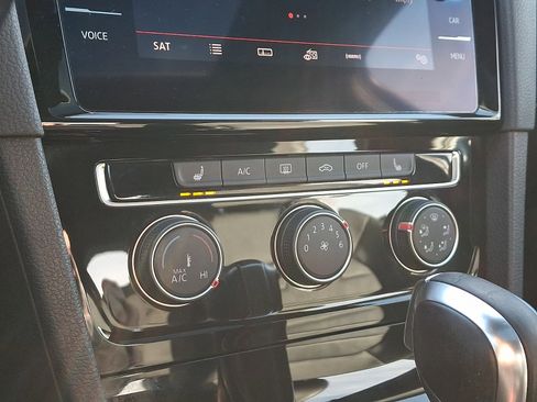 Used 2019 Volkswagen GTI SE image 16