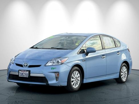Used 2015 Toyota Prius Plug-In Hybrid image 8