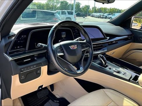 Used 2023 Cadillac Escalade Premium Luxury AWD/4WD image 17