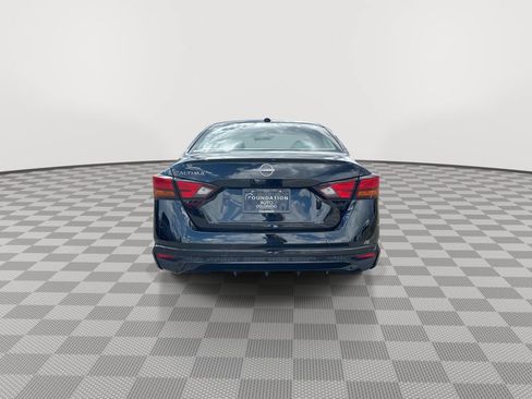 Used 2025 Nissan Altima 2.5 SV FWD image 10