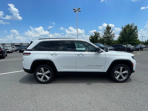 Used 2024 Jeep Grand Cherokee Limited AWD/4WD image 8
