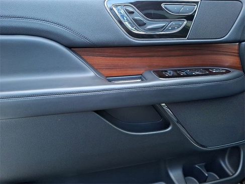 Used 2023 Lincoln Navigator Reserve image 13