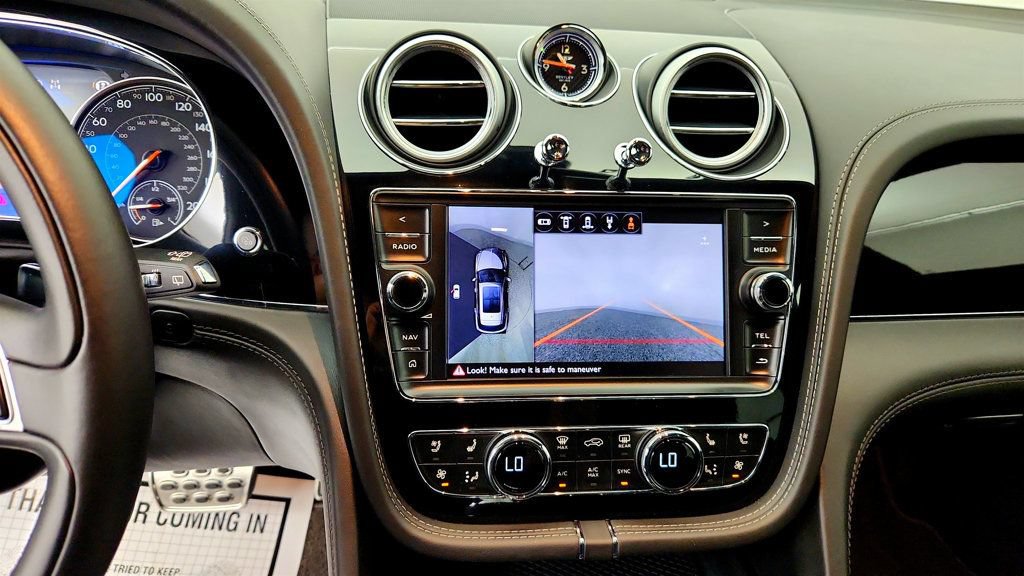 Used 2018 Bentley Bentayga AWD/4WD image 21