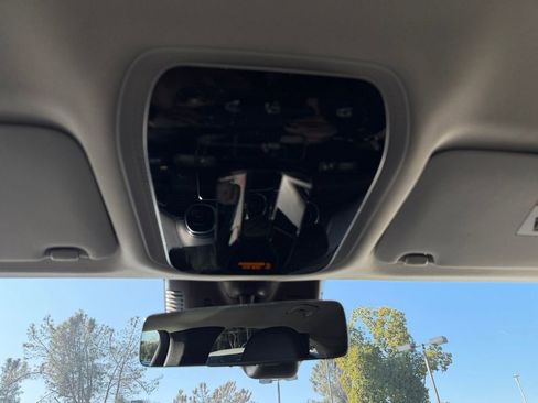 Used 2024 Mercedes-Benz GLC 300 image 24