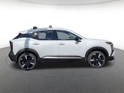 New 2026 Nissan Kicks SR w/ Cold Weather Package image 4