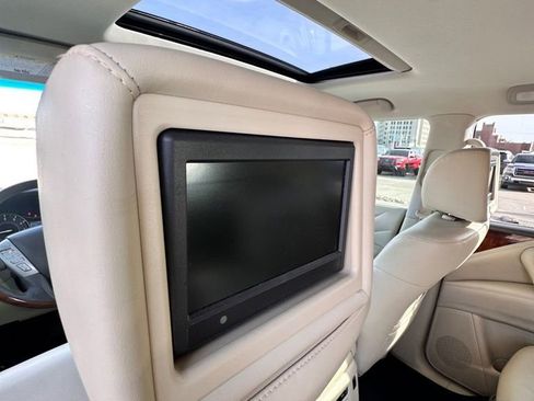 Used 2017 INFINITI QX80 4WD w/ Deluxe Technology Package image 32