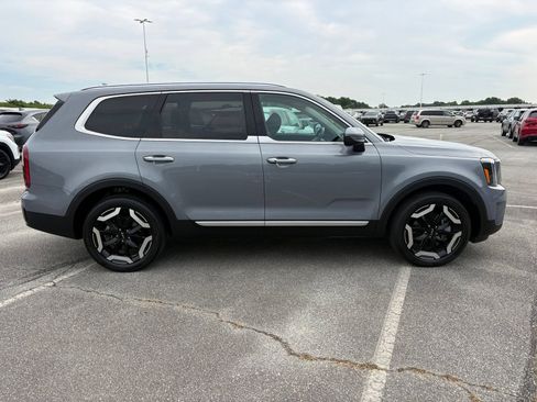 Used 2025 Kia Telluride S FWD image 2