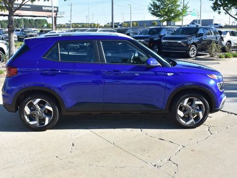 Used 2024 Hyundai Venue Limited image 4
