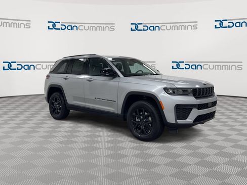 New 2026 Jeep Grand Cherokee Altitude AWD/4WD image 2