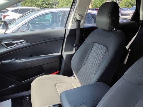 Used 2023 Kia Sportage LX AWD/4WD image 11